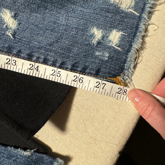 BlankNYC cropped girlfriend distressed jeans - Picture 6 of 6